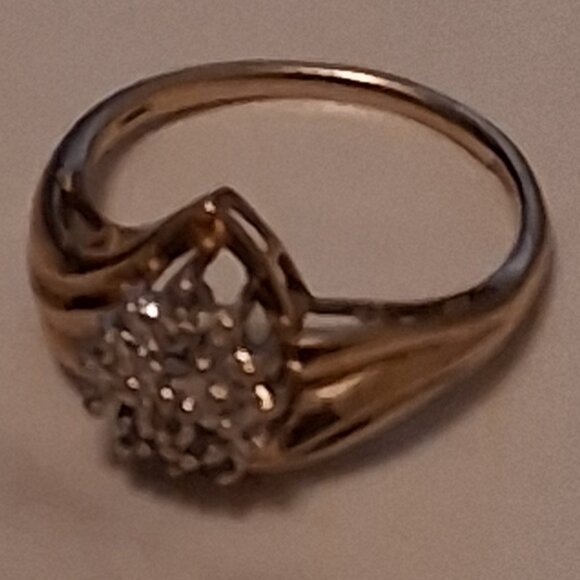 10K Vintage Yellow Gold Diamond Cluster Cocktail Ring - Picture 2 of 9